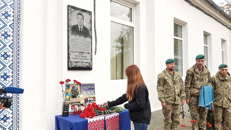 Мемориальные доски двум павшим воинам 36-й ОБрМП открыли в Николаеве 11