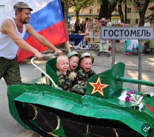 Бабы еще нарожают. Путинский парад в ФОТОжабах 03