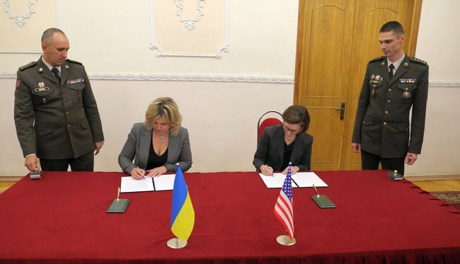 Украина и США подписали Протокол о военном сотрудничестве 01