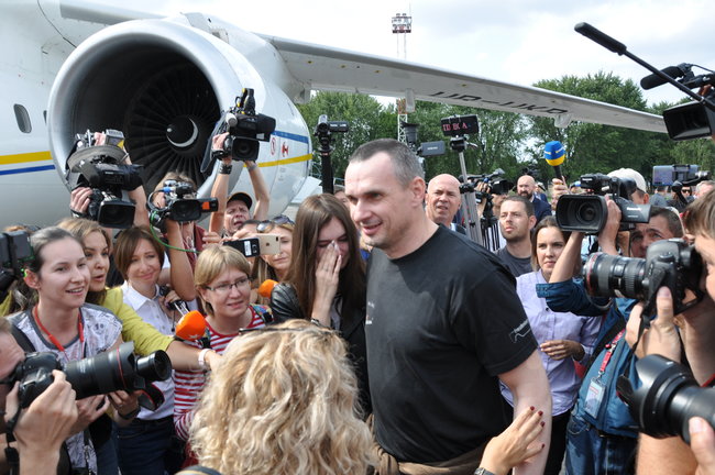 Освобожденные украинцы прилетели в Киев 33