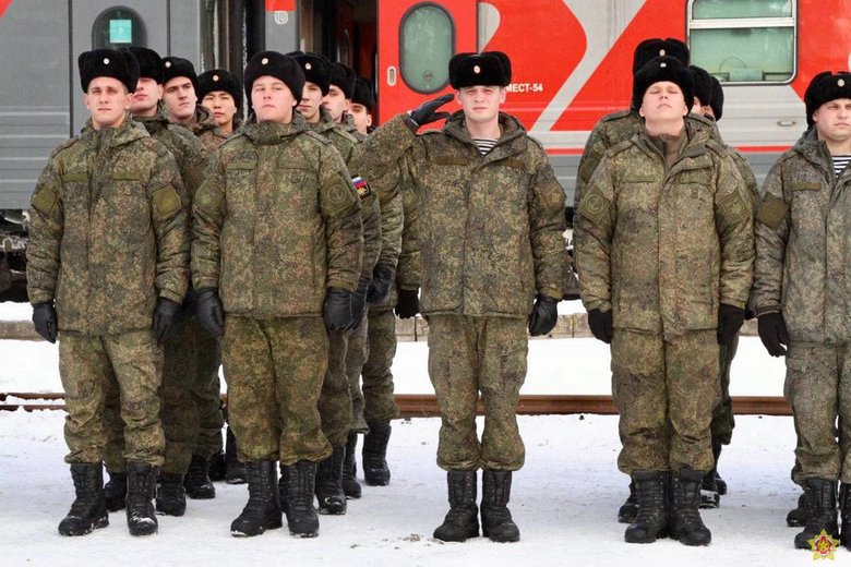 Російські військові та техніка продовжують прибувати до Білорусі 04