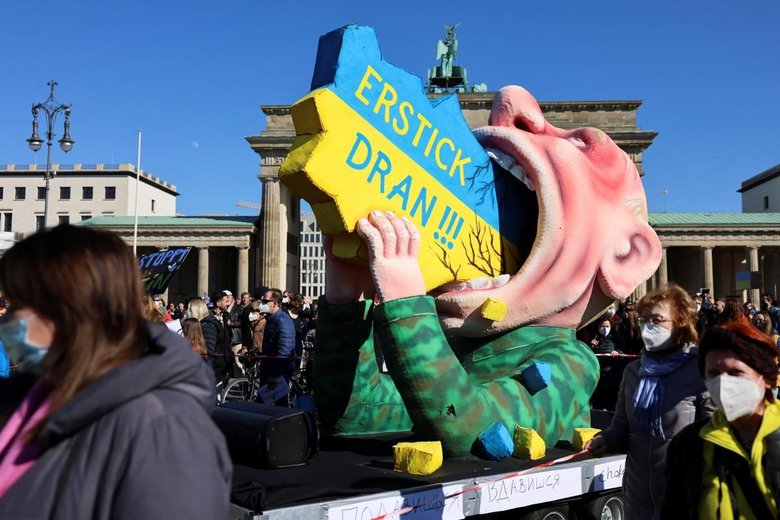Масові мітинги проти війни в Україні прокотилися Європою. У Берліні вийшло щонайменше 20 тисяч людей 08