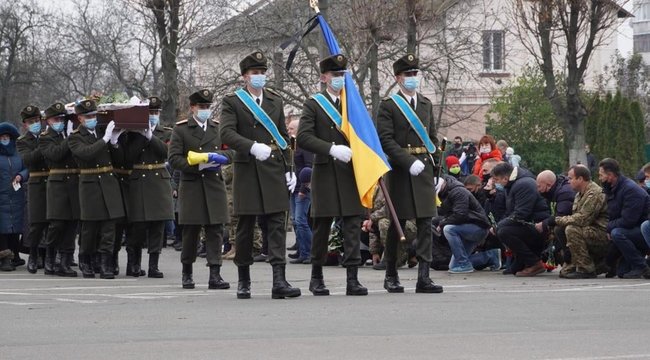Воїна 72-ї ОМБ Мінкіна, який загинув на Донбасі, поховали у Фастові під Києвом 03