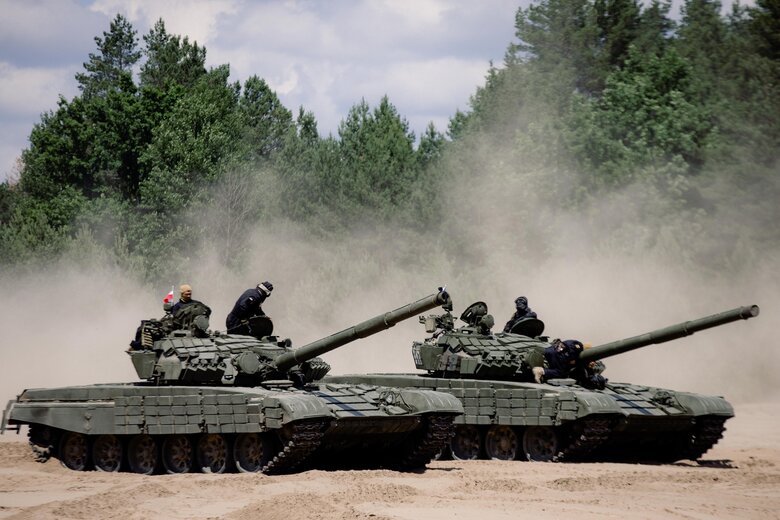 Залужный поблагодарил Польшу и Чехию за переданные Украине танки: Благодаря им боремся с общим многовековым врагом 12