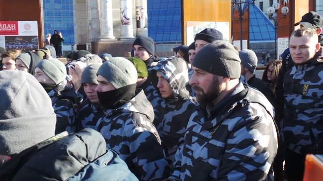 #СвинарчуківПорошенка за ґрати, - активисты развернули баннер и заявили требования во время акции на Майдане в Киеве 16