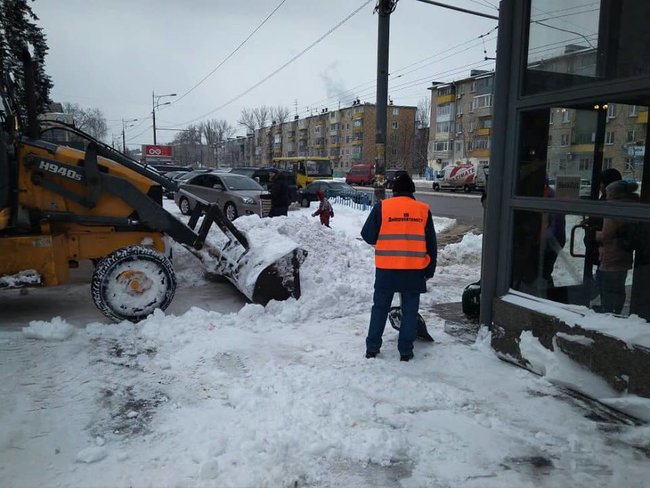 В Днепре применили уникальную для Украины технологию защиты асфальта ото льда 04