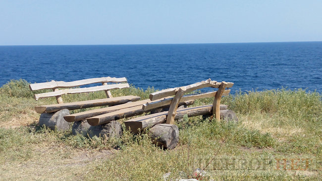 Древний маяк, горы мидий и самое чистое в Украине море: жизнь острова Змеиного 33