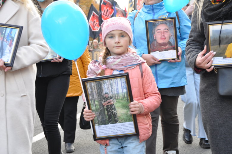 В Киеве прошел марш в честь Дня защитников и защитниц Украины 76