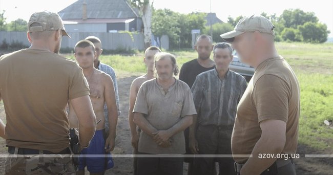 Бійці Азова затримали на Донеччині 6 мародерів, - МВС 01