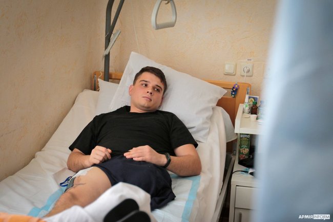 Президент Литвы Науседа посетил раненых украинских воинов в Главном военном клиническом госпитале 04