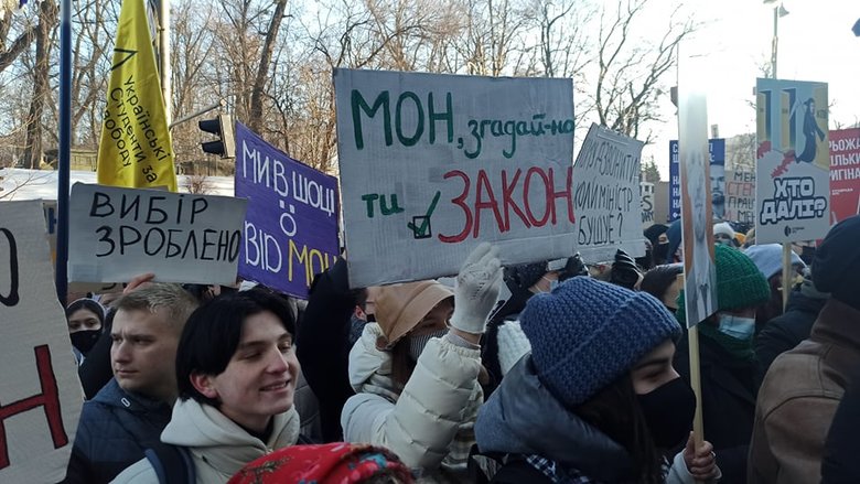 Ні Табачнику 2.0: студенты Киево-Могилянской академии пикетируют Кабмин с требованием отставки Шкарлета 04
