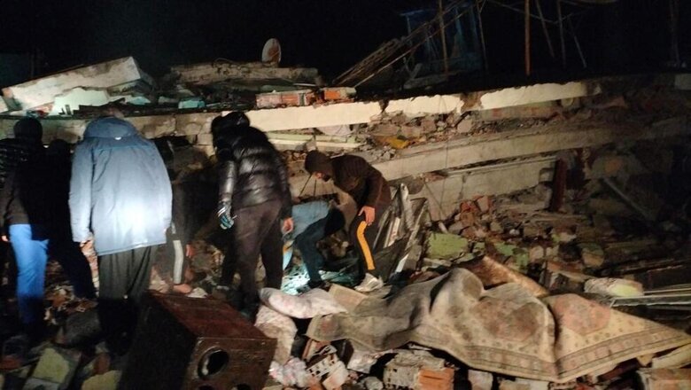 У Туреччині стався сильний землетрус, загинули понад 900 осіб 08