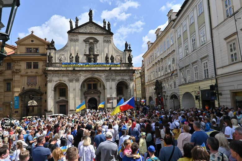 В Праге состоялся парад вышиванок 05