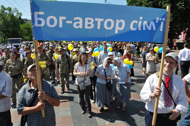 Всеукраїнська хода на захист сімейних цінностей, прав дітей та сімей відбулася в Києві 03