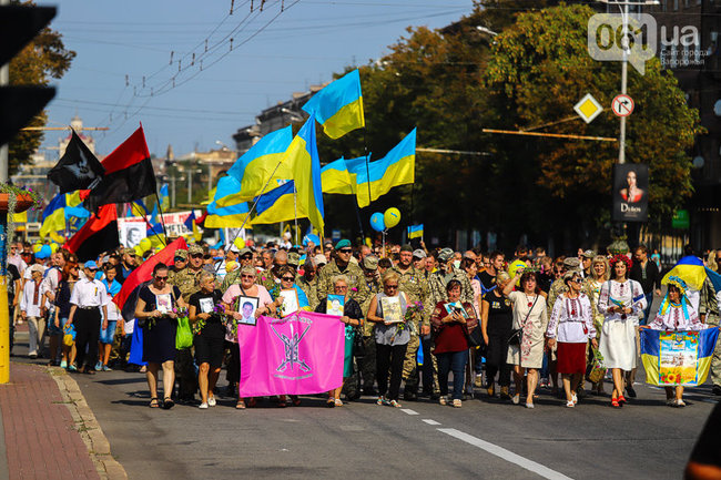 Более тысячи человек вышли на Марш Свободы в Запорожье 11