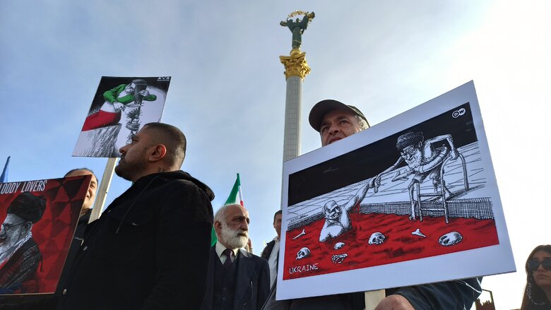 Іранці протестували на Майдані проти участі їхньої країни у війні з Україною 05