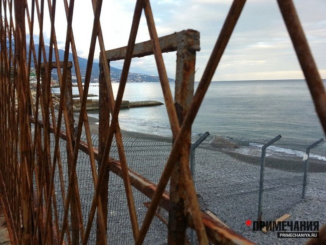 Пляжный Освенцим: оккупанты стали огораживать море в Крыму так, как раньше и не снилось 02