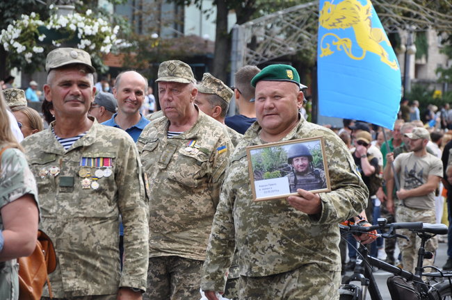 Марш защитников Украины прошел в центре Киева 46