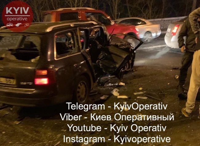Пьяный водитель в центре Киева протаранил встречный автомобиль: погибла девушка 02