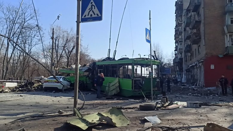 Наслідки падіння збитої російської крилатої ракети на Куренівку в Києві 12