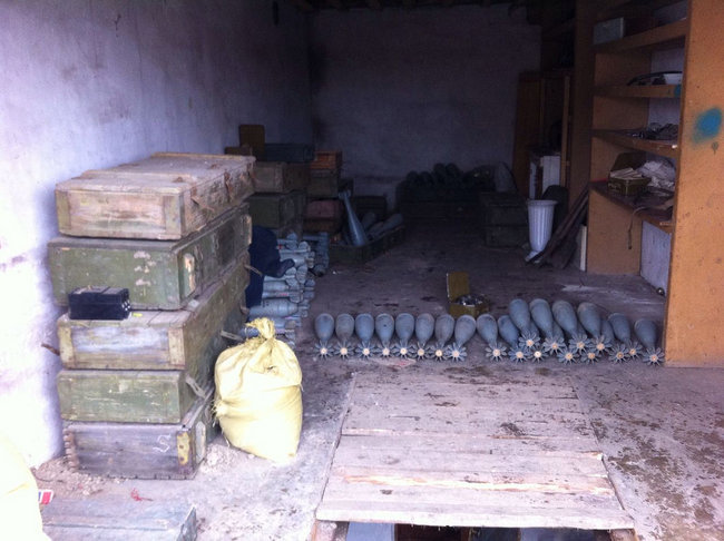 Мины, тротил, снаряды: СБУ выявила на Донетчине два крупных схрона с боеприпасами 04