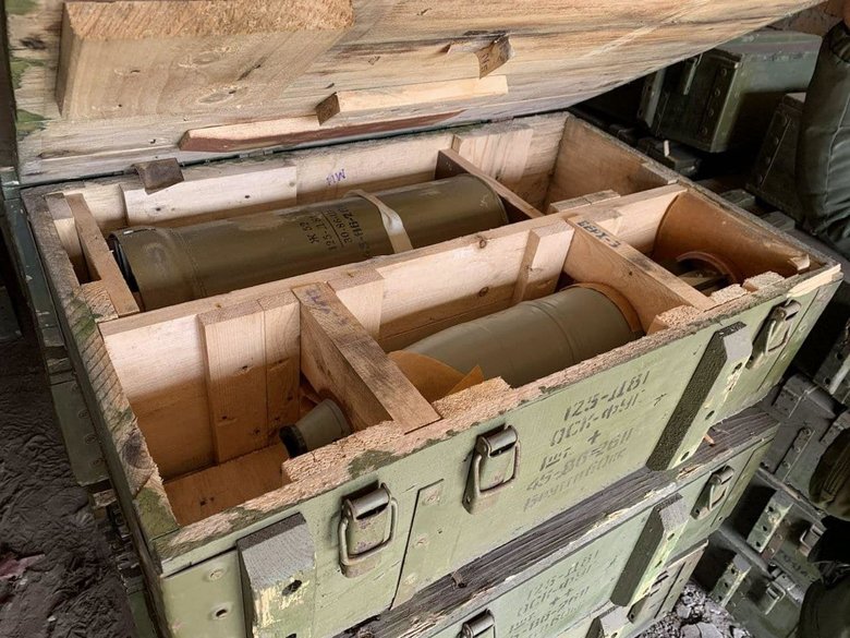 На Київщині нацгвардійці знайшли склад із російськими боєприпасами - майже 100 ящиків зі снарядами 125-го калібру 03
