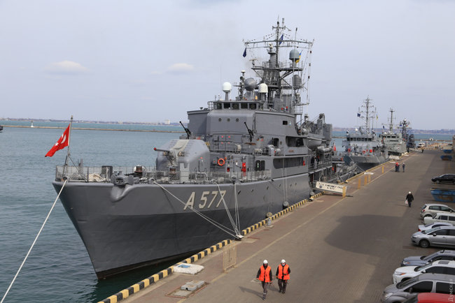 Корабли НАТО впервые в этом году зашли в порт Одессы 02