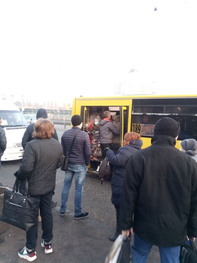 Страшная давка в киевском транспорте во время эпидемии 01