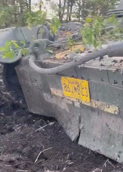 Два українські танки Т-64БМ2 Булат стріляють в окупантів на Херсонщині 01