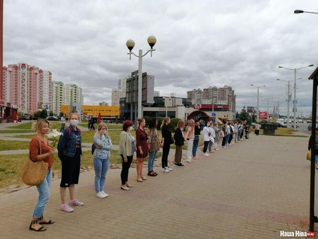 Белорусы формируют живые цепи единства по всей стране 05