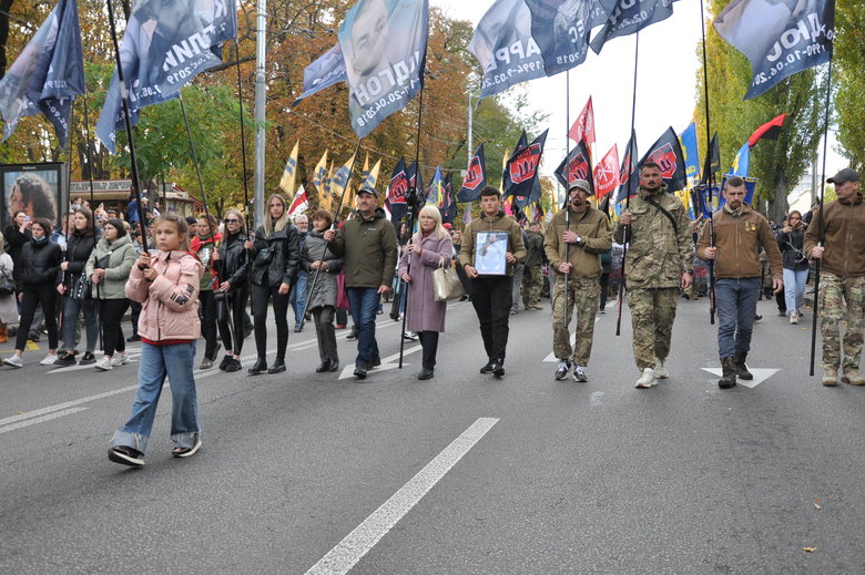 В Киеве прошел марш в честь Дня защитников и защитниц Украины 43