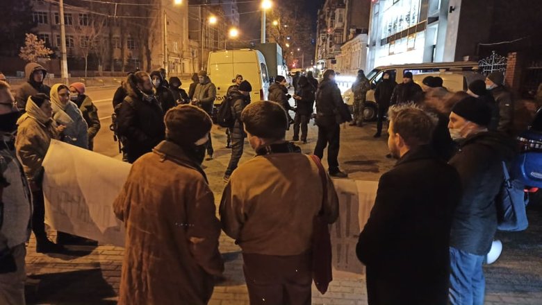 Украинцы у посольства Казахстана выразили поддержку протестующим 09