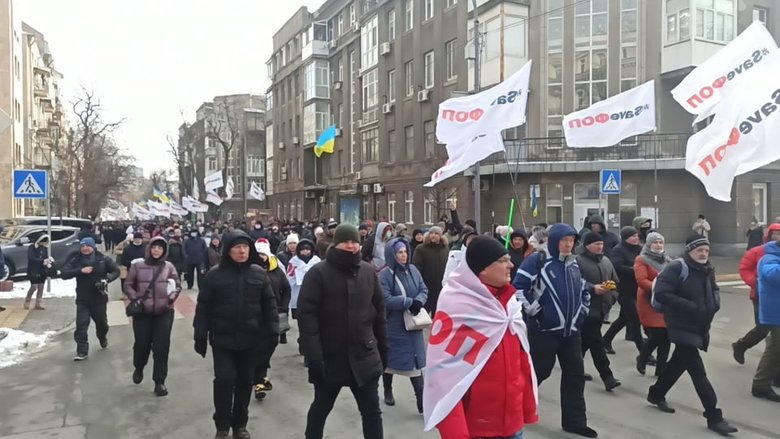 Участники митинга SaveФОП начали шествие в центре Киева 06