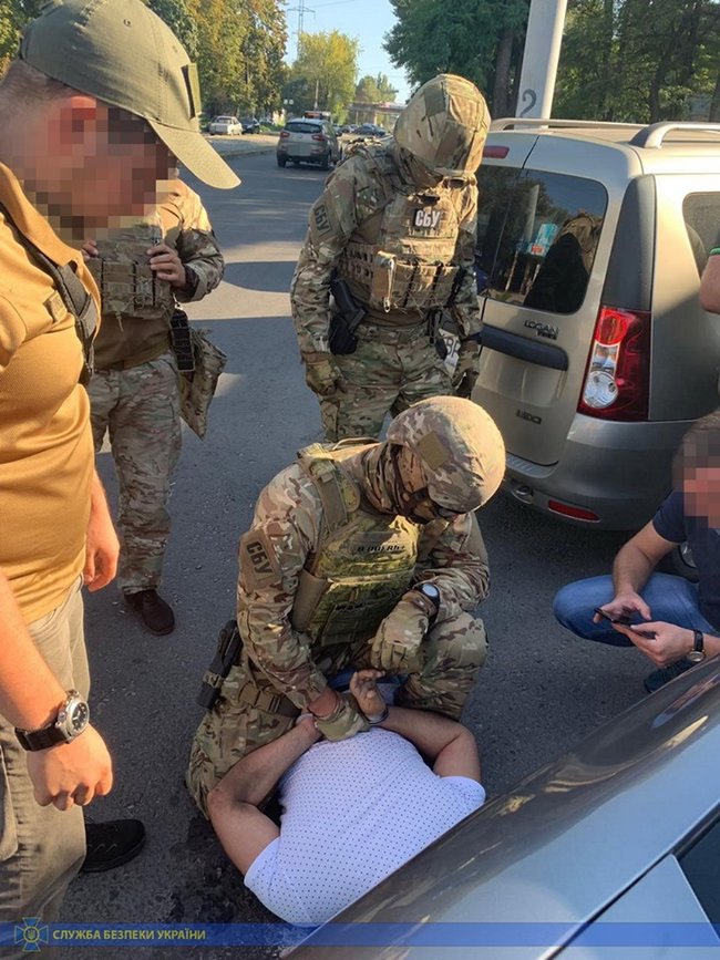 СБУ задержала майора полиции в Запорожской области, заказавшего убийство своего обидчика за 4 тыс. долларов 04