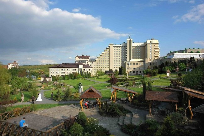 Кому принадлежат самые дорогие гостиницы Украины 40
