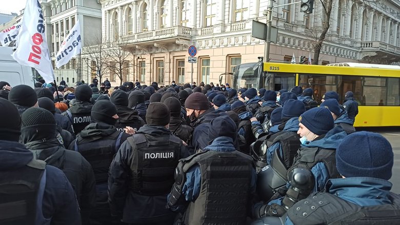 Акція SaveФОП у центрі Києва: мітингувальників відтіснили із Хрещатика, вони прямують під Раду 02