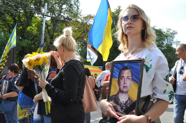 Марш защитников Украины прошел в центре Киева 18