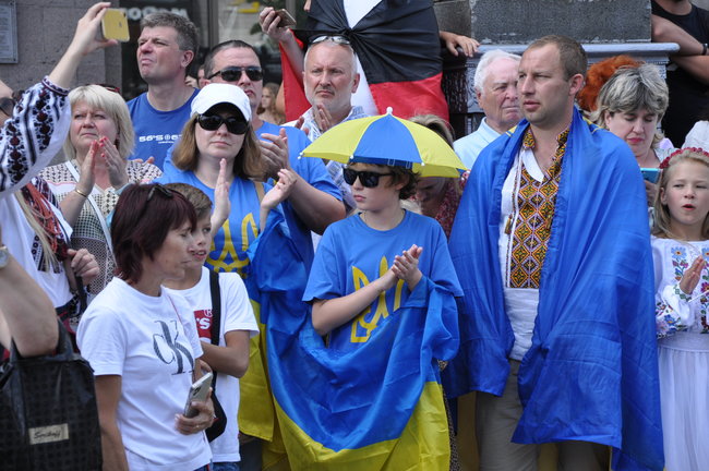 Марш защитников Украины прошел в центре Киева 19