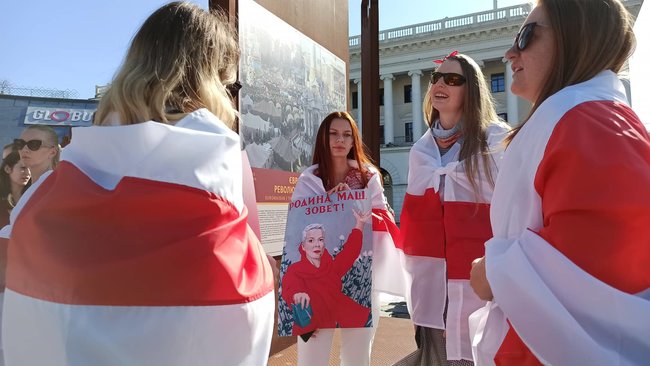 Марш солідарності з білоруськими жінками відбувся у Києві 01