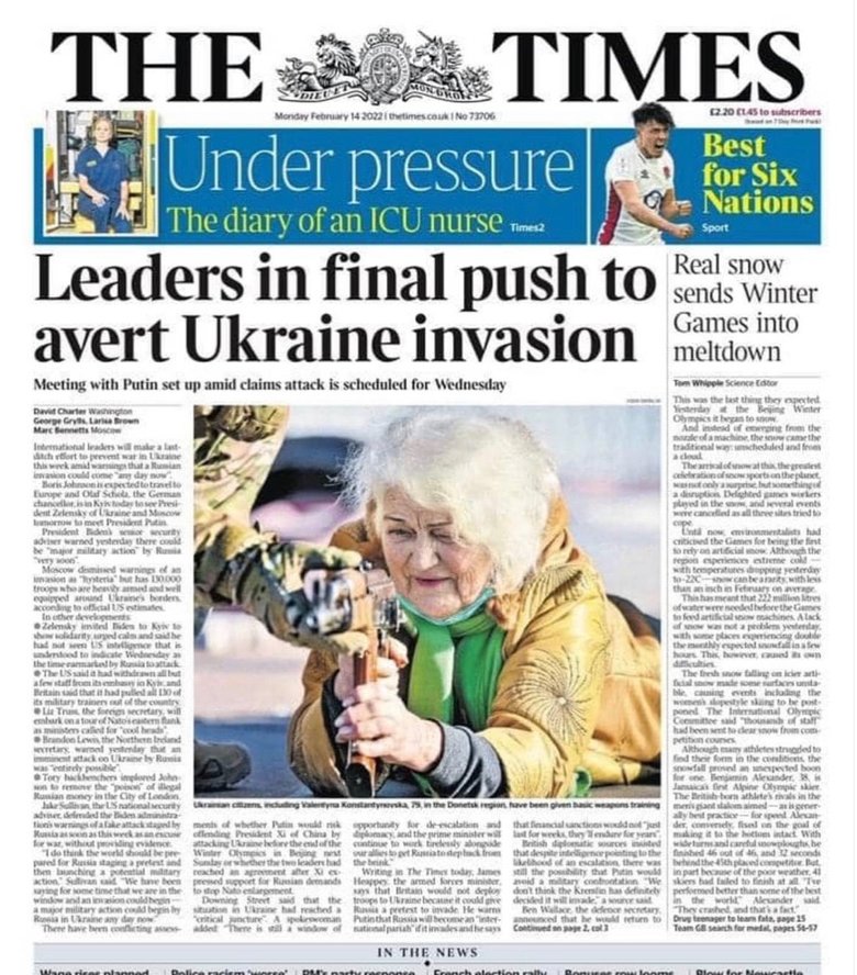 Перша шпальта The Times: 79-річна Валентина Константинівська з Маріуполя проходить базовий курс поводження зі зброєю 01