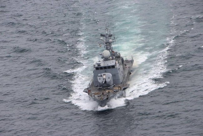 Ракетный катер ВМС Украины и корабль королевского флота Британии провели совместные тренировки в Черном море 06