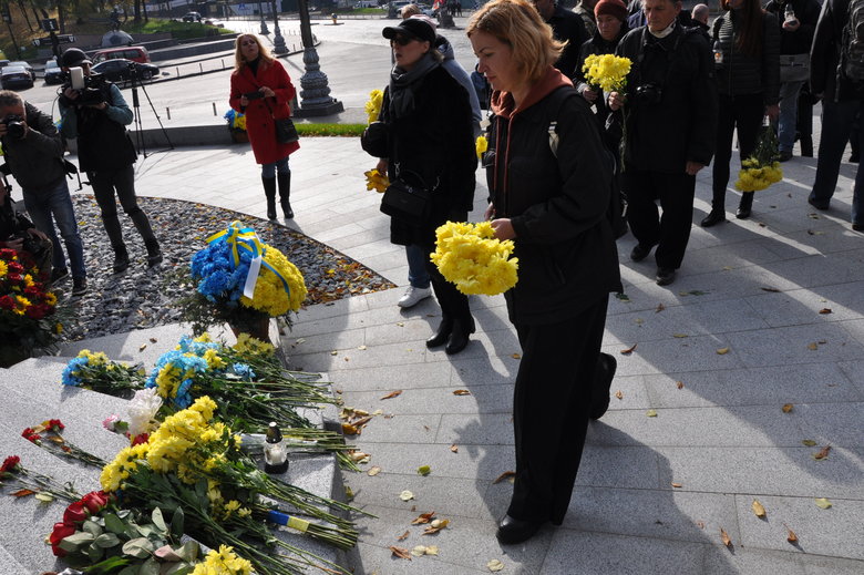 В Киеве почтили память погибших за свободу и независимость Украины 42