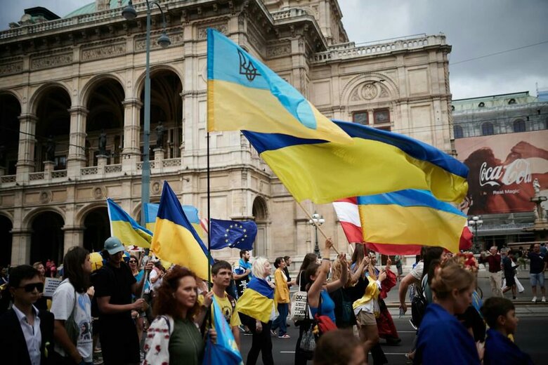 Украинские активисты организовали в Вене массовый Марш Независимости 02