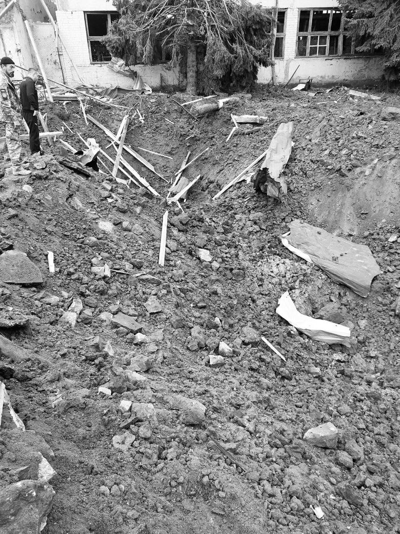 Окупанти вдарили трьома ракетами С300 по центру Гуляйполя. Зруйновано історичну пам’ятку 04