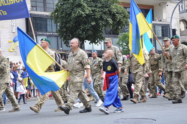 Марш защитников Украины прошел в центре Киева 54