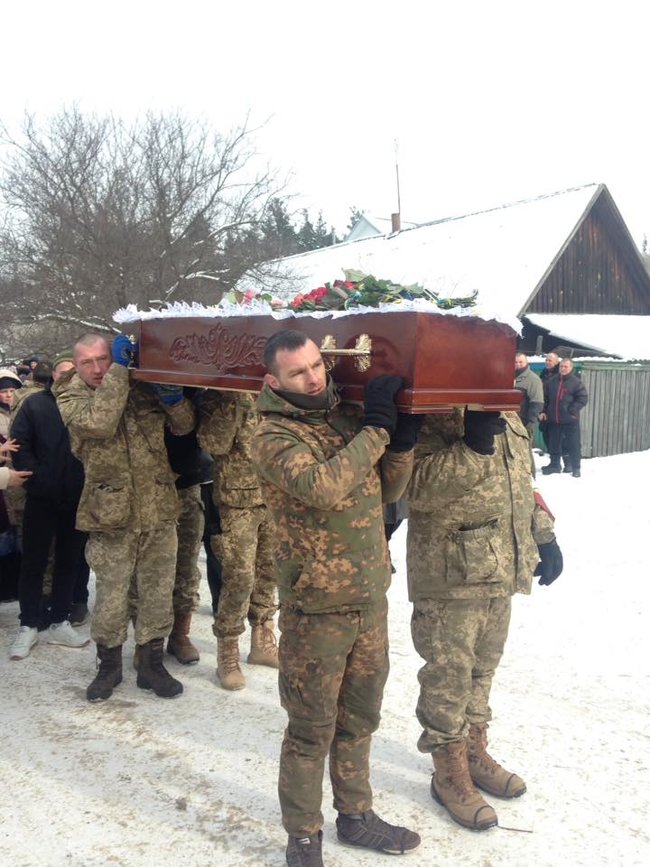 На Киевщине провели в последний путь погибшего на Донбассе воина Александра Сивко 03