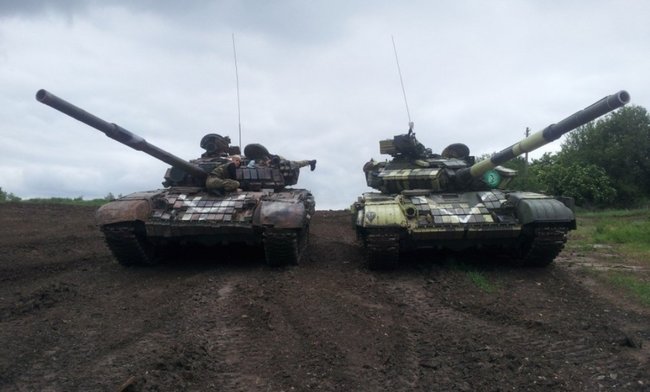 Украинские воины в 2014 году достали из болота брошенный террористами танк: его путь удалось проследить от самой России 23