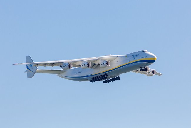 Новый рекорд Мрии: самолет-гигант без остановок долетел до США 02