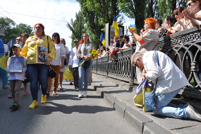 Марш защитников Украины прошел в центре Киева 53