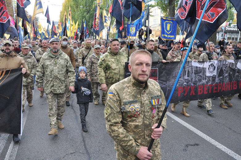 В Киеве прошел марш в честь Дня защитников и защитниц Украины 46